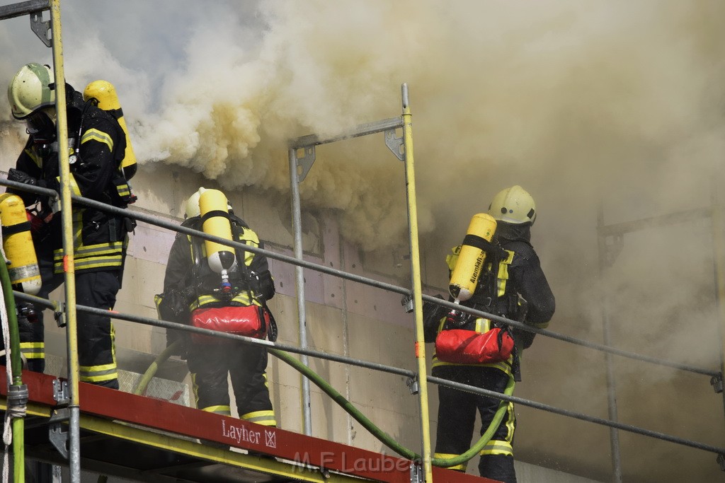 Dachstuhlbrand Koeln Poll Geislarerstr P244.JPG - Miklos Laubert